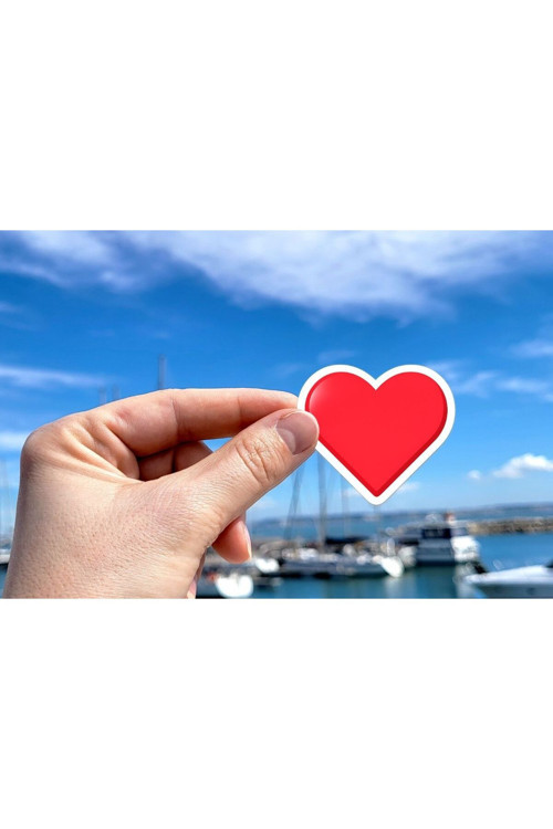 Kırmızı Kalpli Etiket Şekilli Beyaz Kenarlı Mat Red Heart Sticker 3x2.65 Cm (40 Adet)