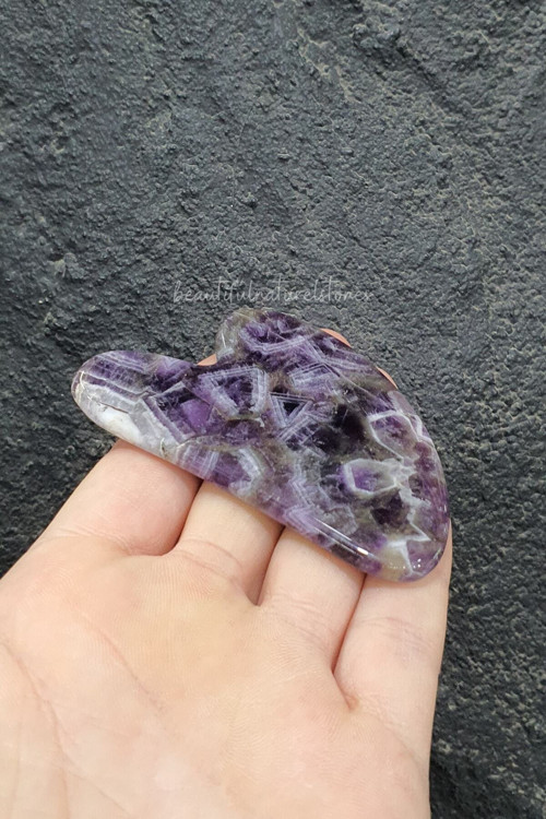 Sertifikalı Ametist Doğal Taşı Kalpli Gua Sha Masaj Taşı ( % 100 Gerçek Doğal Taş )