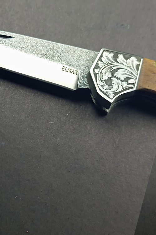 Özel Seri: Bilal Karaman İmzalı Premium Elmax Çelik ve Stabilize Amboyna Kabzeli Gravürlü Kuzgun Çakı