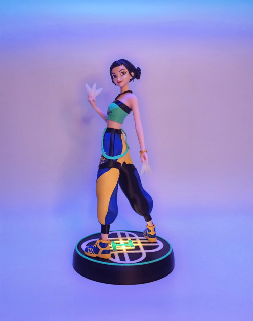 KPop Demon Hunters Zoey Figürü 39 cm – Anime Koleksiyon Heykeli – Dekoratif Masaüstü Biblosu