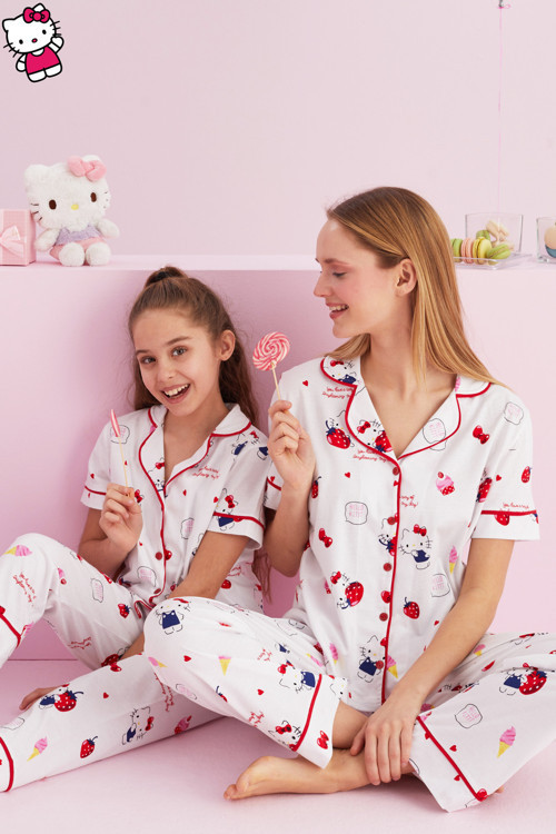Hello Kitty Lisanslı %100 Pamuk Beyaz Çok Renkli Düğmeli Biyeli Pijama Takım