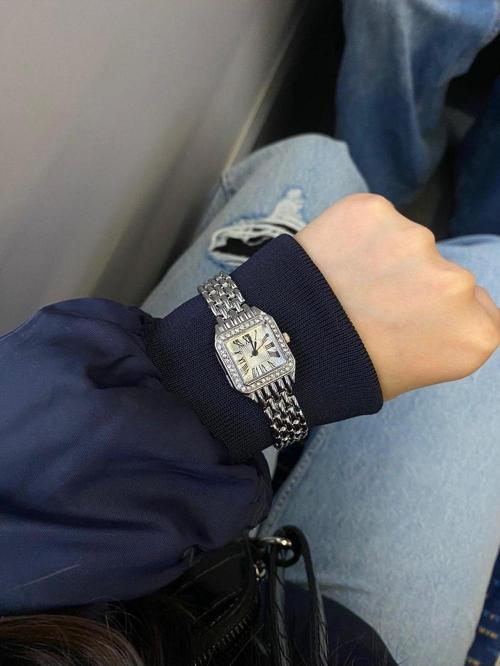 Taşlı Gümüş Renk Minimal Roma Rakamlı Kadın Kol Saat