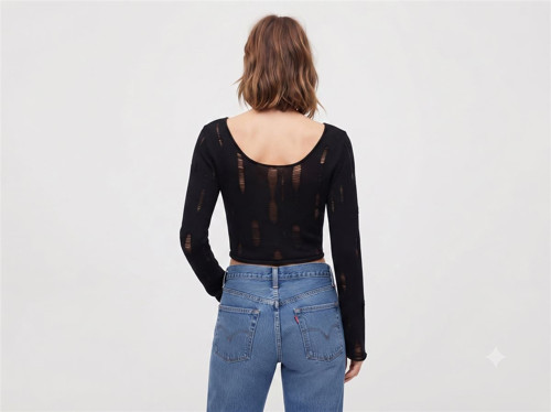 Siyah Delikli Uzun Kollu Crop Bluz