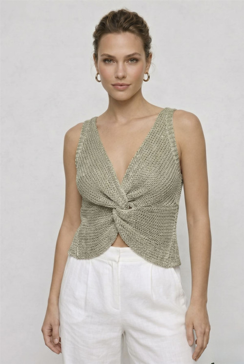 Twist Knot Detaylı Premium Kadın Triko Bluz – V Yaka Örgü Dokulu Şık Crop Tasarım