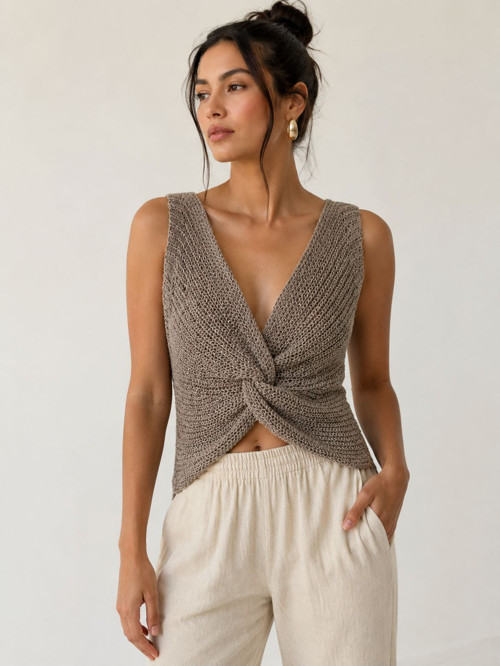 Twist Knot Detaylı Premium Kadın Triko Bluz – V Yaka Örgü Dokulu Şık Crop Tasarım