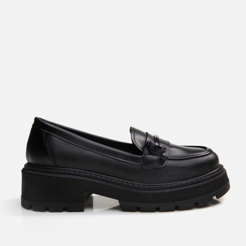 Kadın Siyah Tokalı Kalın Tabanlı Klasik Loafer