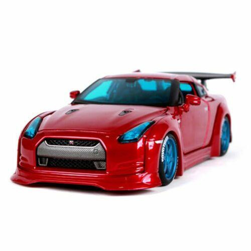 Nissan GT-R Kırmızı 1:24 Model Araba