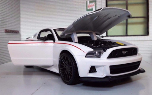 2014 Ford Mustang Street Racer Beyaz 1/24 Model Araba