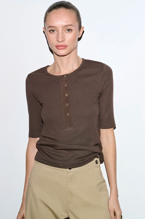 Mavi M1613852-71603 Düğme Detaylı T-Shirt Kadın Tişört