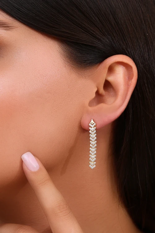 18K Altın Kaplamalı 925 Ayar Gümüş V Çavuş Model Su Yolu Küpe - 121120002