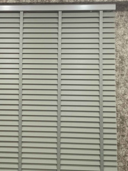 Gri Redektörlü Kurdelalı Ahşap Jaluzi