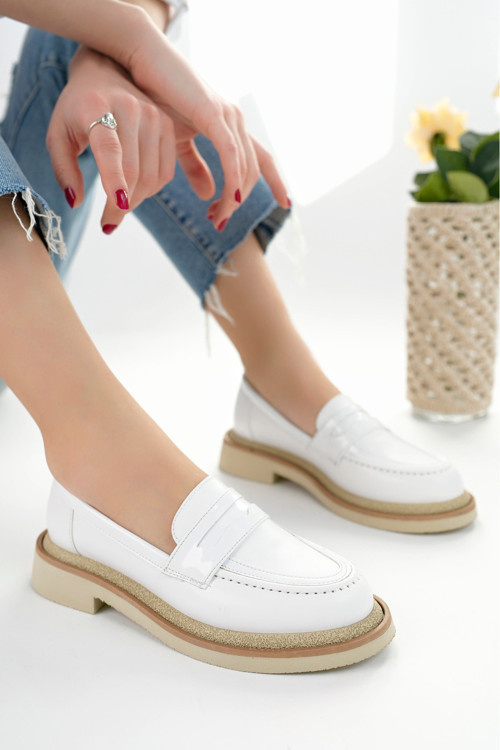 Velora Model Beyaz Cilt Rugan Detaylı Kadın Loafer Günlük Ayakkabı Makosen