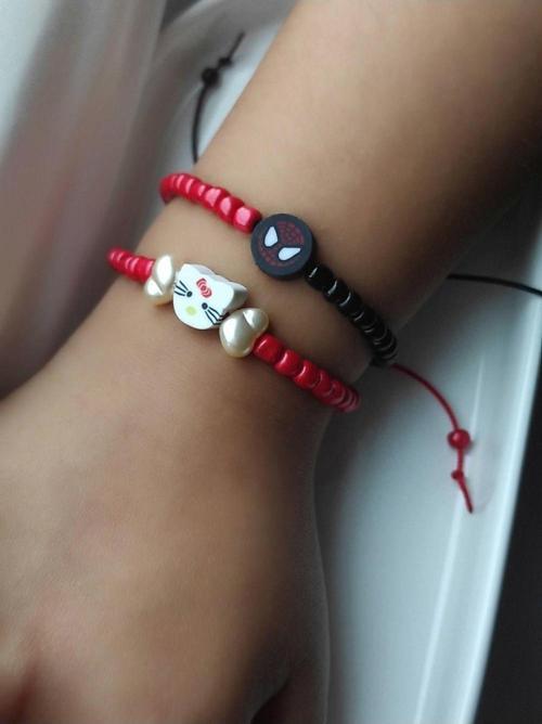 Hello Kitty ve Spiderman Figürlü Kum Boncuk 2'li Çocuk Bileklik