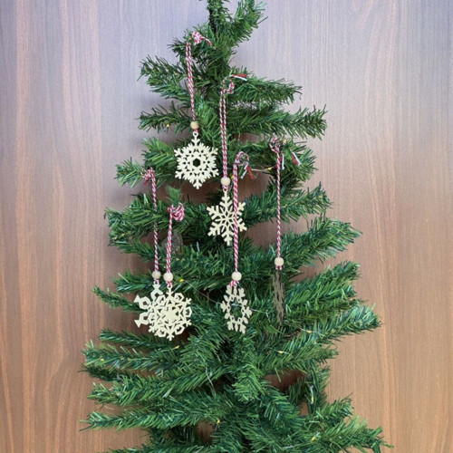 Pilli Peri Ledli 6 Parça Kırmızı Beyaz İpli Kar Tanesi Model Ahşap Yılbaşı Ağaç Süsü (5639)