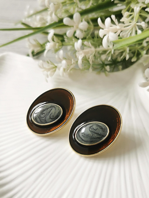 Gold Detaylı Oval Kahverengi Küpe