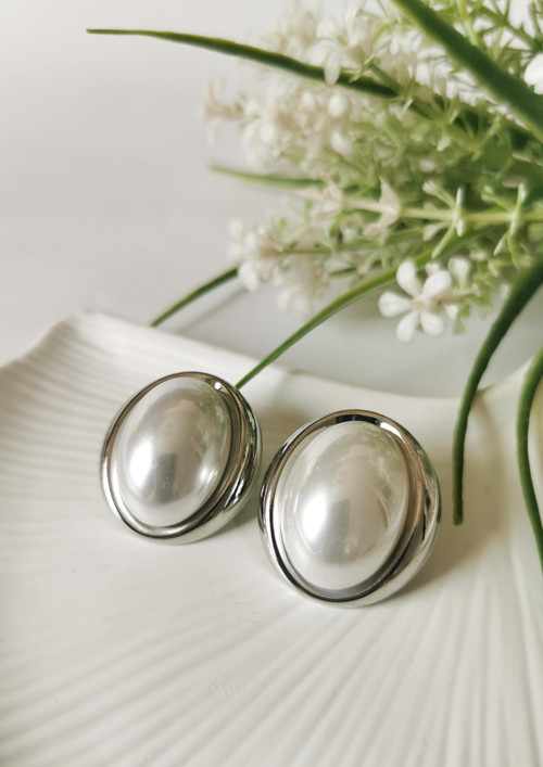 İnci Detaylı Oval Gümüş Renk Küpe