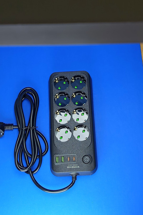 3422 8'li Priz ve 4 USB Akım Korumalı Grup Priz