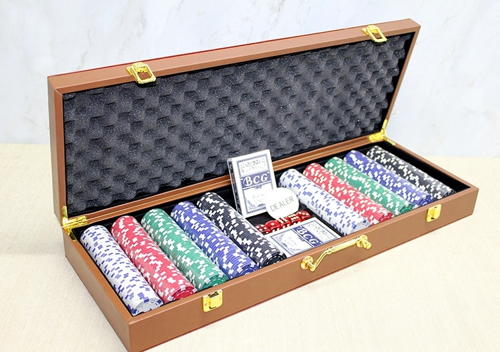 Deri Çantalı 500 Chip Ve 2 Adet İskambil Kağitına Sahip Poker Oyunu Alk4231