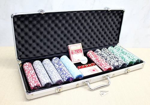 Metal Çantalı 500 Chip Ve 2 Adet İskambil Kağitına Sahip Poker Oyunu Alk3550