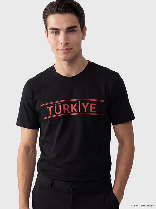 LCWAIKIKI Classic Siyah Bisiklet Yaka Türkiye Baskılı Erkek Tişört
