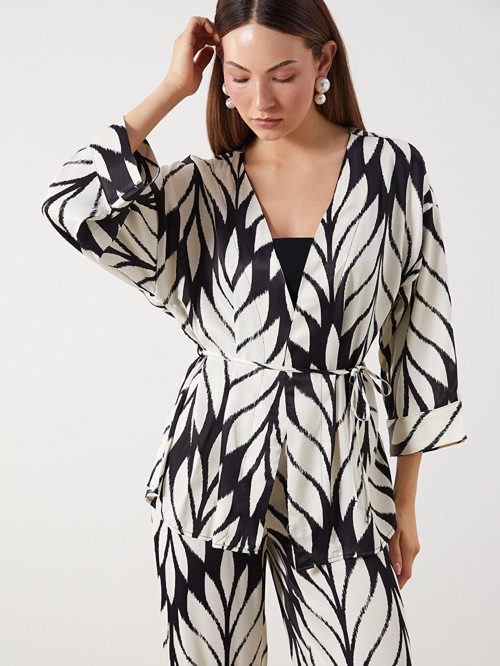 LCWAIKIKI Classic Siyah Şal Yaka Desenli Saten Kadın Kimono