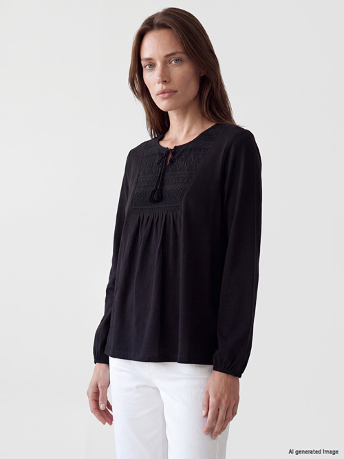 LCW Grace Siyah Bağlamalı Yaka Nakışlı Bluz