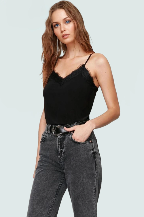 Kadın V Yaka Dantelli Askılı Örme Bluz Yazlık Şık İş Elbisesi Seçkin Malzeme Modern Stil