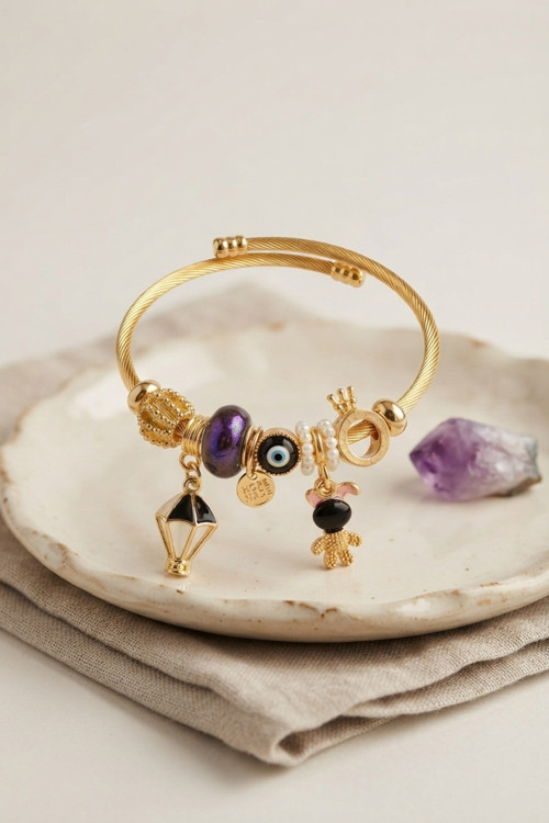 Siyah Uçan Model Charmlı Gold Renk Bileklik - EBJ260725W44435