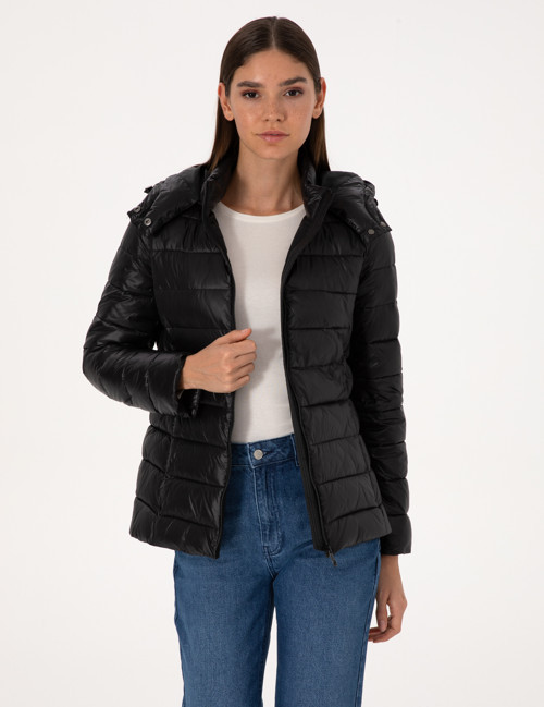 Siyah Çıkarılabilir Kapüşonlu Mont 50314169-VR046
