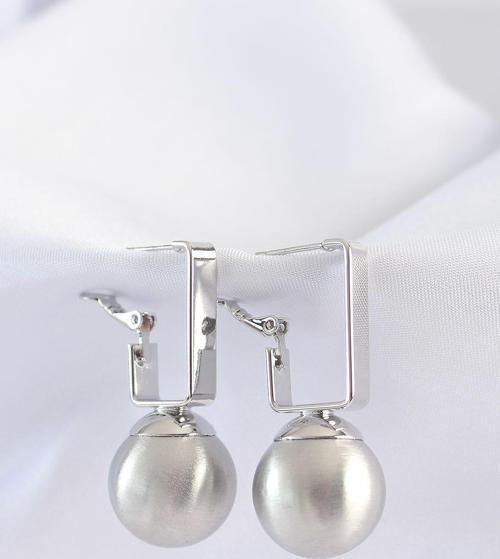 Pirinç Gümüş Renk Dikdörtgen Detay Oval Küpe - EBJ240601W24525