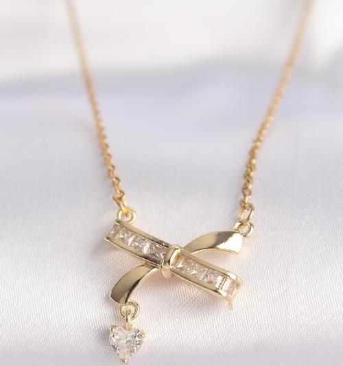 316L Çelik Zincir Altın Renk Zirkon Taşlı Kalp Detay Fiyonk Kolye - EBJ240601W24598