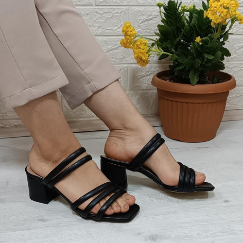 7010 Siyah 5cm Kare Topuk Üç Bant Bayan Terlik Ayakkabı