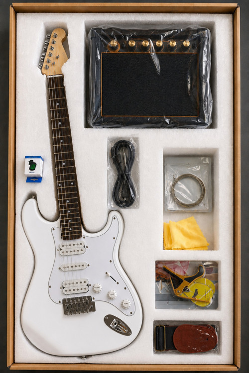DML260 HSH Elektro Gitar Seti (Amfi, Kılıf, Kapo, Tel, Akort Cihazı, Askılık)