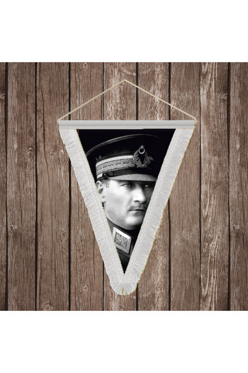 Askeri Kıyafeti ile Mustafa Kemal Atatürk Beyaz Saçaklı Üçgen Flama Bayrak Hatıra Flama ATA44