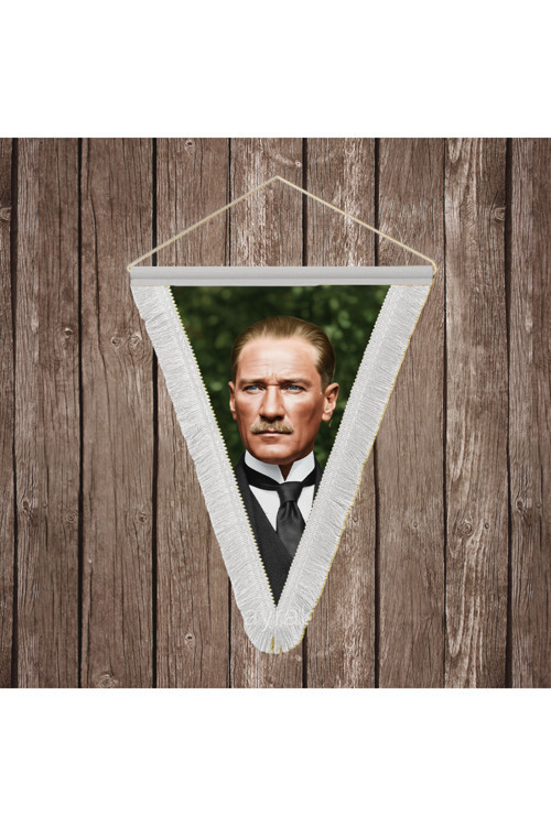 Sivil Takım Elbiseli Gazi Mustafa Kemal Atatürk Portre Beyaz Saçaklı Üçgen Flama Bayrak Hatıra Flama ATA64