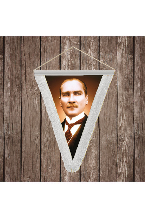Sivil Takım Elbiseli Mustafa Kemal Atatürk Beyaz Saçaklı Üçgen Flama Bayrak Hatıra Flama ATA22