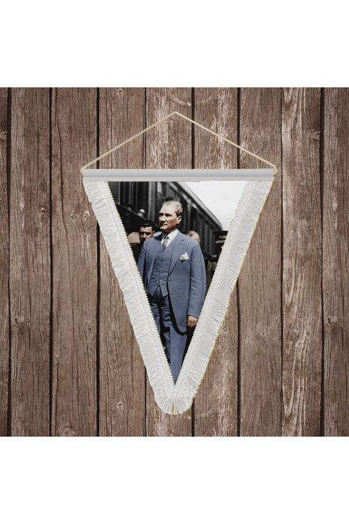 Yürüyen Atatürk Portresi Beyaz Saçaklı Üçgen Flama Bayrak Hatıra Flama ATA77