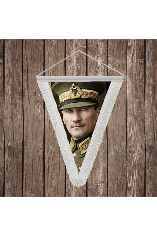 Üniformalı Atatürk Portresi Yakın Çekim Beyaz Saçaklı Üçgen Flama Bayrak Hatıra Flama ATA66