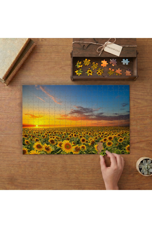 Ayçiçeği Tarlası - Günbatımı Manzarası Tasarımı 240 parça Ahşap Puzzle Ahşap Kutuda MP01284