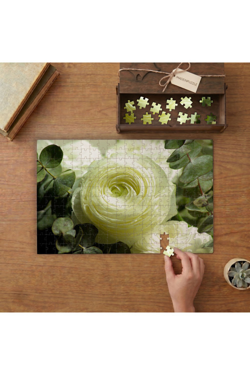 Beyaz Ranunculus (Düğün Çiçeği) Tasarımı 240 parça Ahşap Puzzle Ahşap Kutuda MP07370