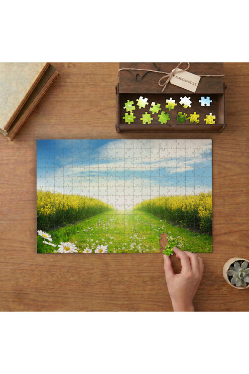 Çiçeklerin Arasındaki Yol Tasarımı 240 parça Ahşap Puzzle Ahşap Kutuda MP00469