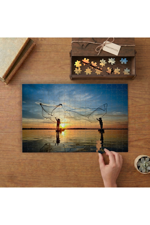 Denize Ağ Atan Balıkçılar Tasarımı 240 parça Ahşap Puzzle Ahşap Kutuda MP00790