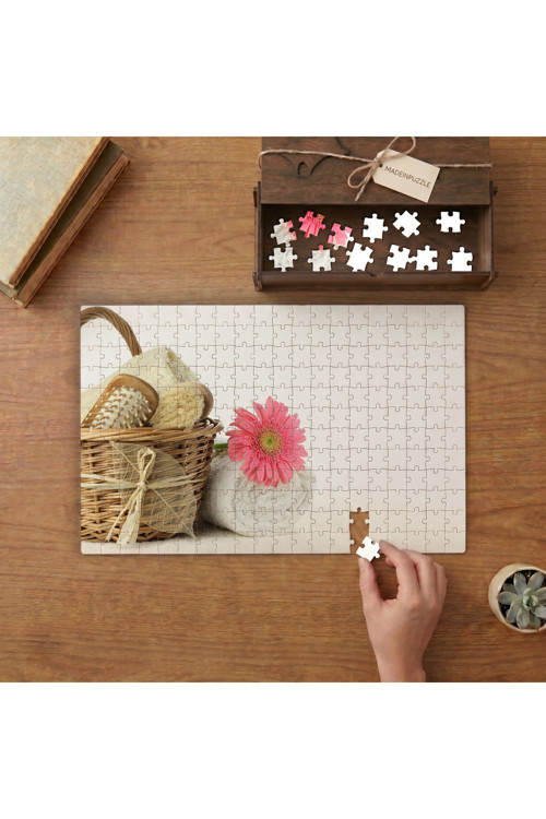 Duş Sepeti ve Pembe Çiçek Tasarımı 240 parça Ahşap Puzzle Ahşap Kutuda MP00120