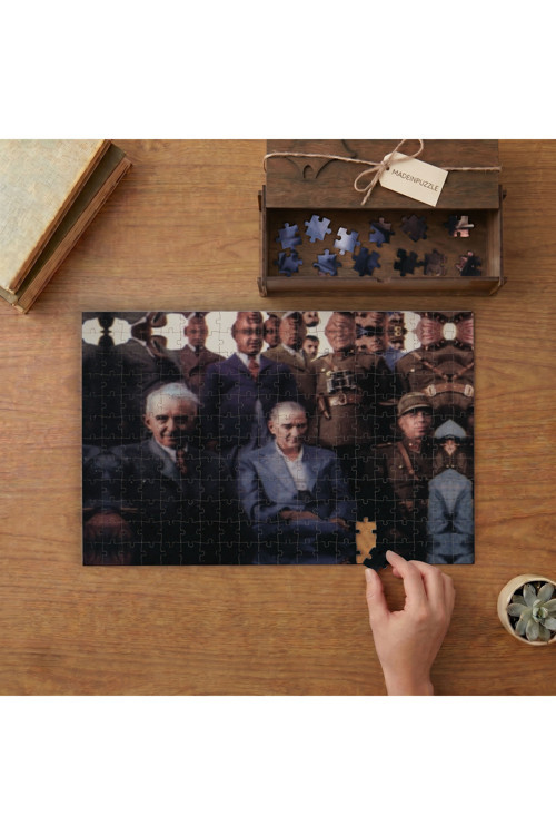 Gazi Mustafa Kemal Atatürk Tasarımı 240 parça Ahşap Puzzle Ahşap Kutuda MP06952