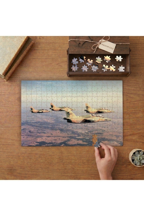 Gökyüzünde Eğitim Uçakları Tasarımı 240 Parça Ahşap Puzzle Ahşap Kutuda MPY10088