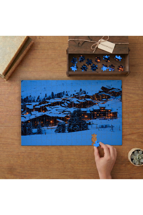 Gece Karlı Şehir Manzarası Tasarımı 240 parça Ahşap Puzzle Ahşap Kutuda MP02668