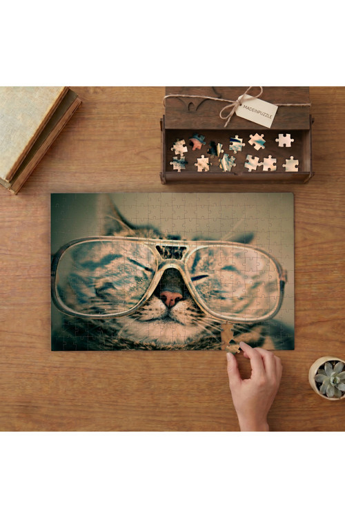 Gözlüklü Sevimli Kedi Tasarımı 240 parça Ahşap Puzzle Ahşap Kutuda MP03066