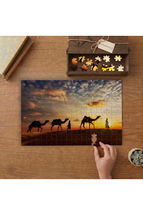 Günbatımında Develer ve Adamlar Tasarımı 240 parça Ahşap Puzzle Ahşap Kutuda MP03535