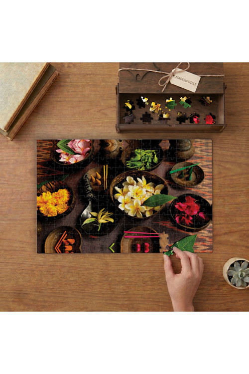 Kaselerdeki Renkli Çiçekler Tasarımı 240 parça Ahşap Puzzle Ahşap Kutuda MP06392