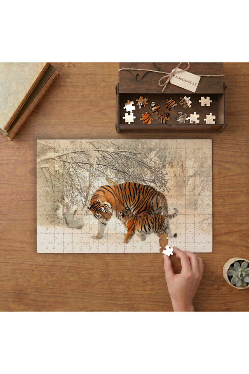 Kaplan Ve Yavrusu Tasarımı 240 parça Ahşap Puzzle Ahşap Kutuda MP09517